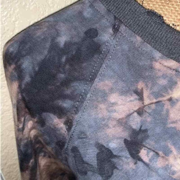 Small Women’s Tie-Dye Oversized Top Distressed Pullover Shirt Stretchy Cotton - Picture 4 of 4